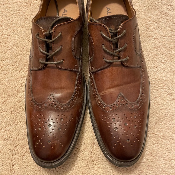 Brown leather Wing tip dress shoes - Picture 2 of 8